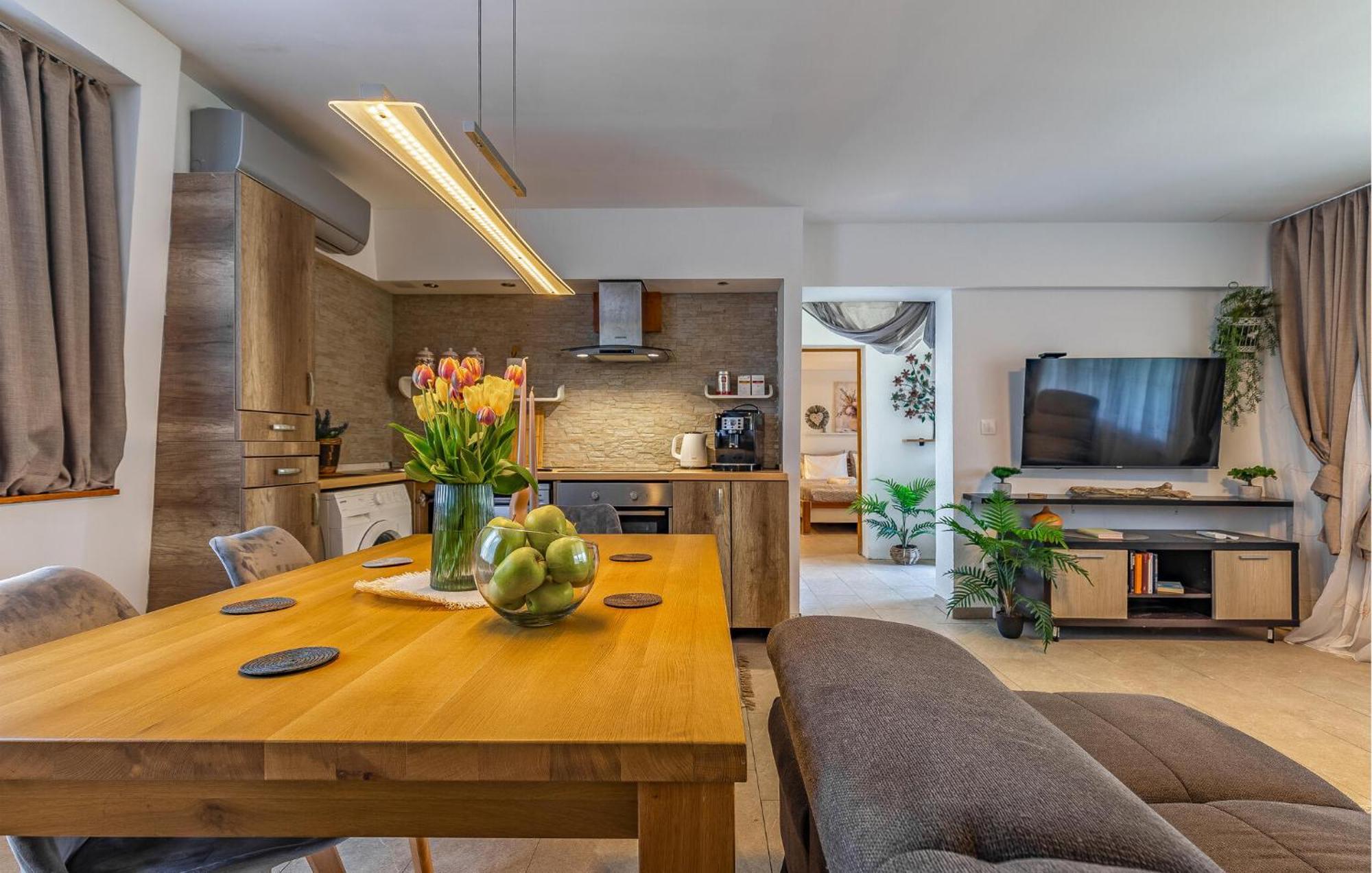 Beautiful Home In Skatari With Kitchen 普拉 外观 照片