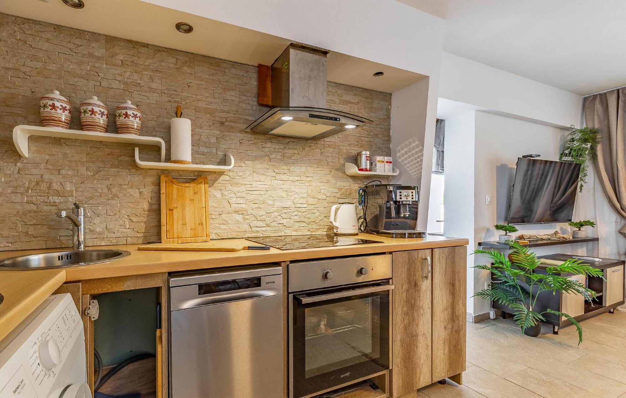 Beautiful Home In Skatari With Kitchen 普拉 外观 照片